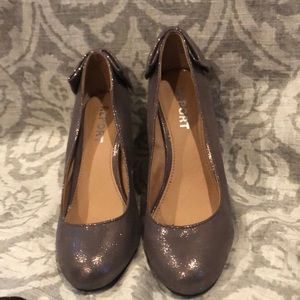 Women’s wedge sparkle dress shoe